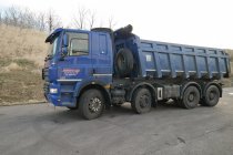 Nákladní automobil Volvo 8x4 sklápěčkový