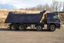 Nákladní automobil Volvo 8x4 sklápěčkový